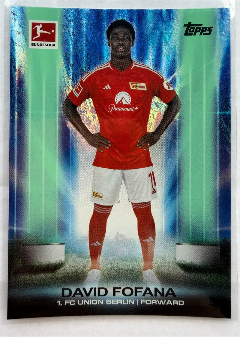 David Fofana, Topps Bundesliga Jade Edition 2023/24, karta UB-1 — awers z podserii Ultrabeam z jasnym, promienistym tłem