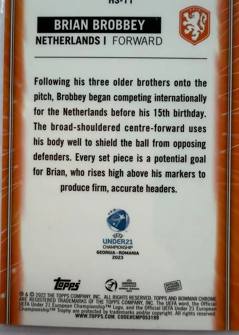 Brian Brobbey, Topps Bowman Chrome Road to UEFA Under-21 2023 — rewers karty HS-11 z opisem zawodnika i herbem Holandii