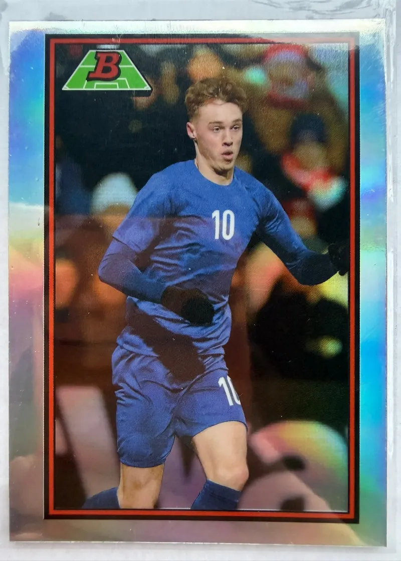 Cole Palmer, Topps Bowman Chrome Road to UEFA Under-21 2023, insert 1989 Bowman — awers w retro ramce z zawodnikiem w granatowym stroju Anglii