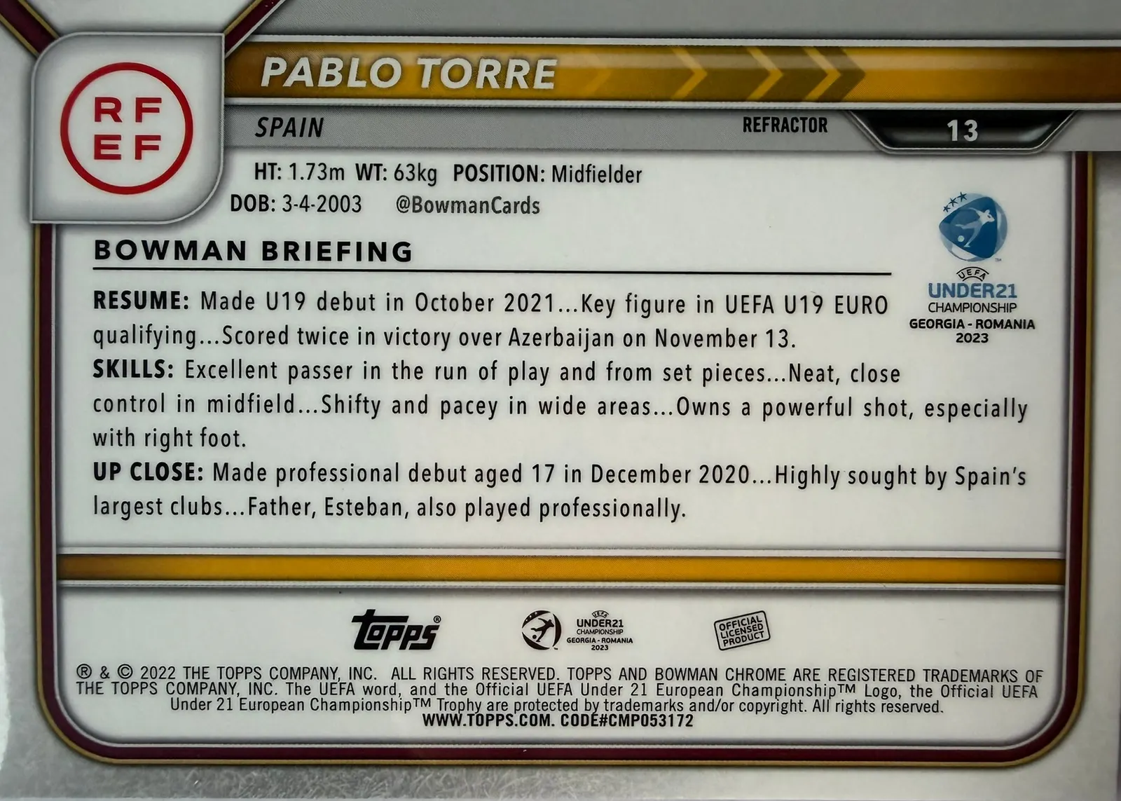 Pablo Torre, Topps Bowman Chrome Road to UEFA Under-21 2023 — poziomy rewers karty 13 ze złotym paskiem, napisem REFRACTOR i herbem hiszpańskiej federacji