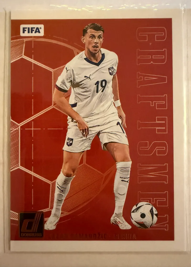 Lazar Samardžić, Panini Donruss 2024/25 Craftsmen nr 13 — awers w stroju reprezentacji Serbii