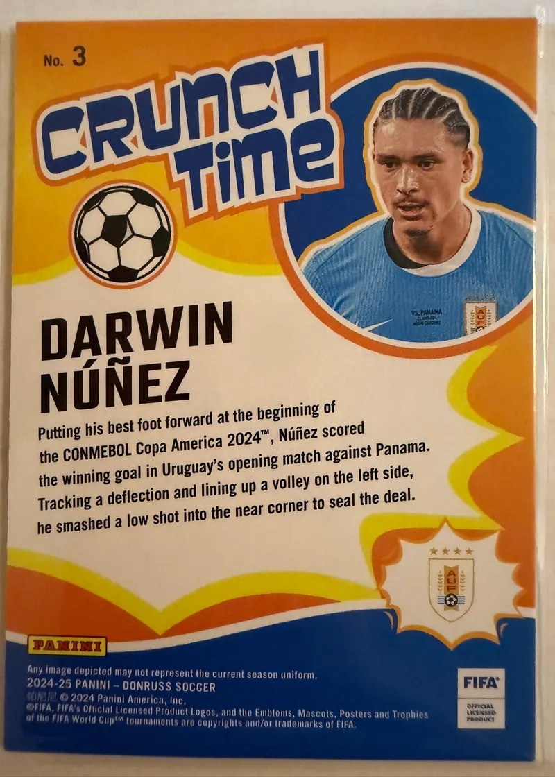 Darwin Núñez, Panini Donruss 2024/25 Crunch Time nr 3 — rewers z herbem Urugwaju