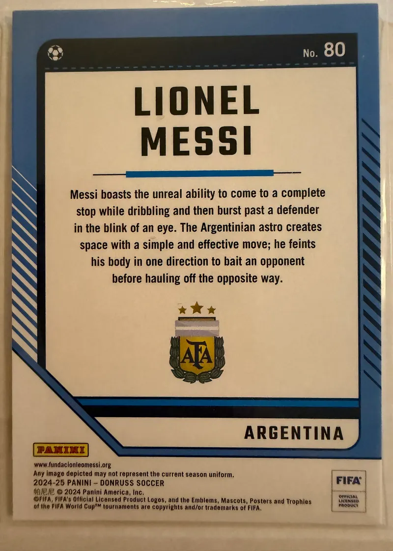 Lionel Messi, Panini Donruss 2024/25 nr 80 — rewers z herbem Argentyny i opisem zawodnika