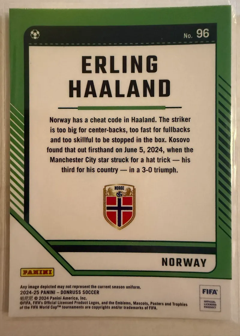 Erling Haaland, Panini Donruss 2024/25 nr 96 — rewers z herbem Norwegii i opisem zawodnika