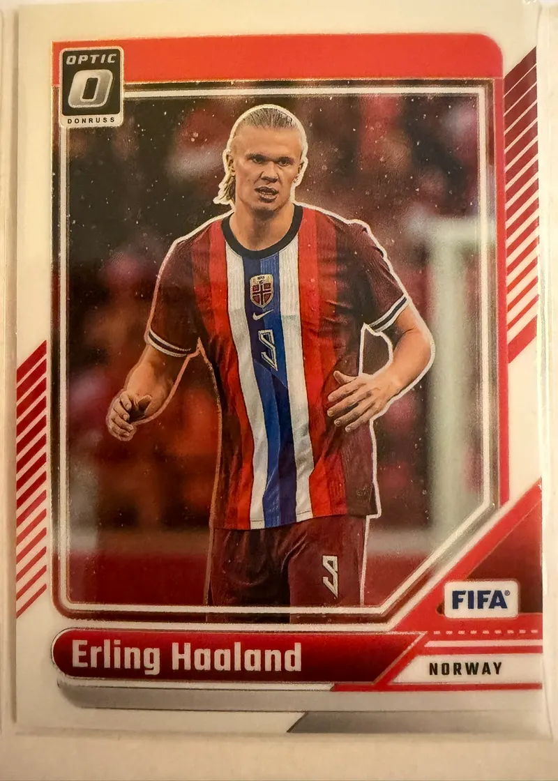 Erling Haaland, Panini Donruss 2024/25 nr 96 Optic — awers w stroju reprezentacji Norwegii