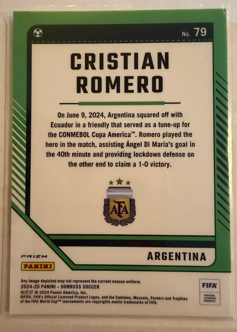 Cristian Romero, Panini Donruss 2024/25 nr 79 — rewers z herbem Argentyny i opisem zawodnika