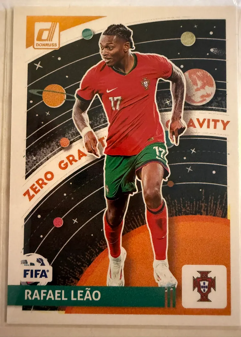 Rafael Leão, Panini Donruss 2024/25 Zero Gravity nr 8 — awers w stroju reprezentacji Portugalii