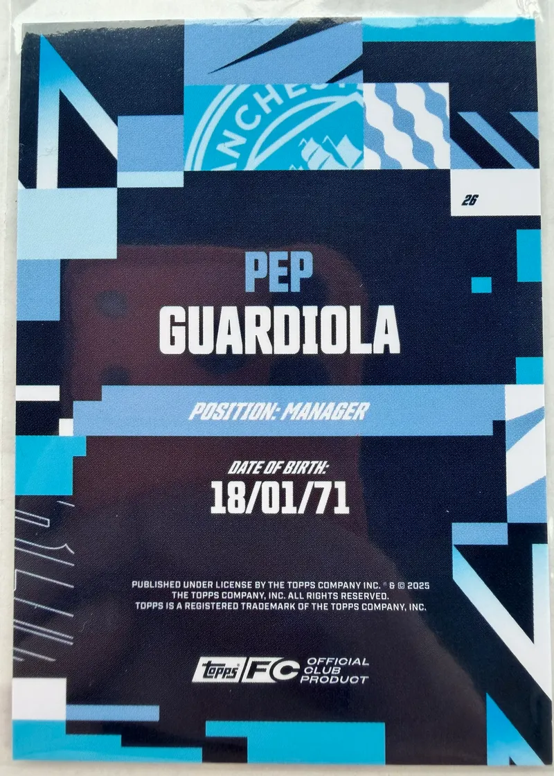 Pep Guardiola, Topps Team Set Manchester City 2024/25 — rewers karty 26 z pozycją Manager i datą urodzenia