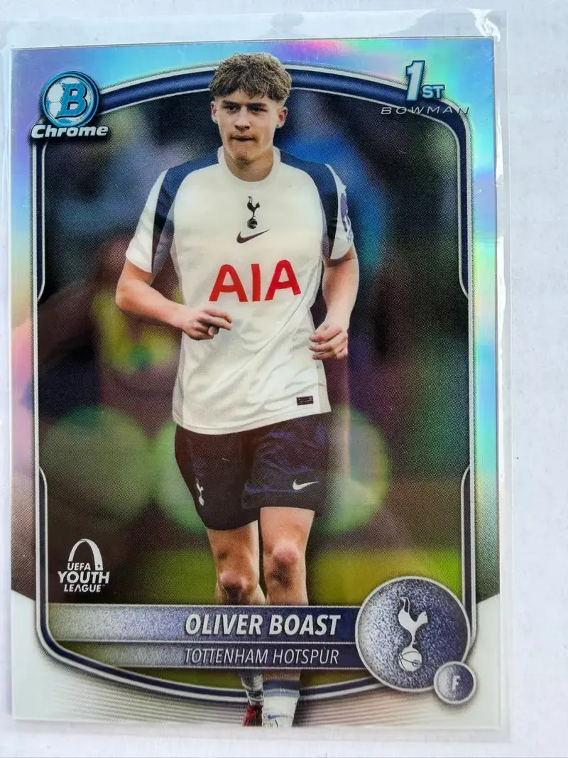 Oliver Boast — Bowman Chrome UEFA Youth League 2025/26 Bowman 1st, karta BU-OB, przód