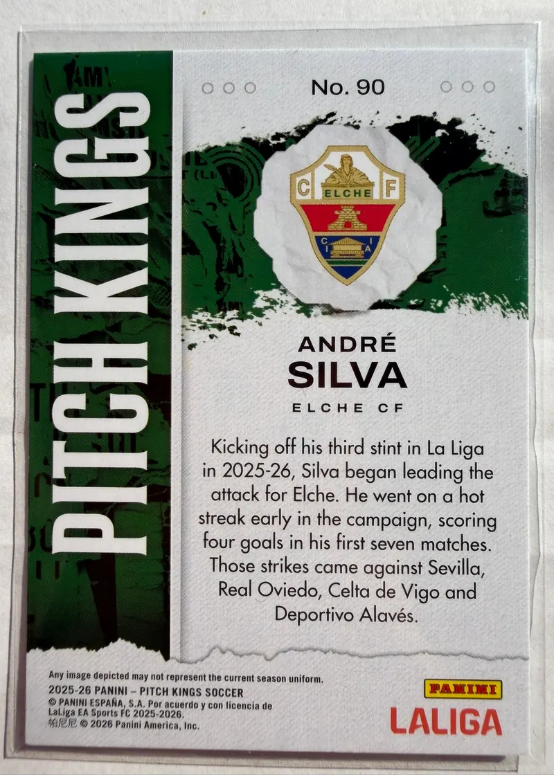 André Silva, Panini Pitch Kings 2025/26, karta 90 — rewers z herbem Elche CF i opisem serii goli