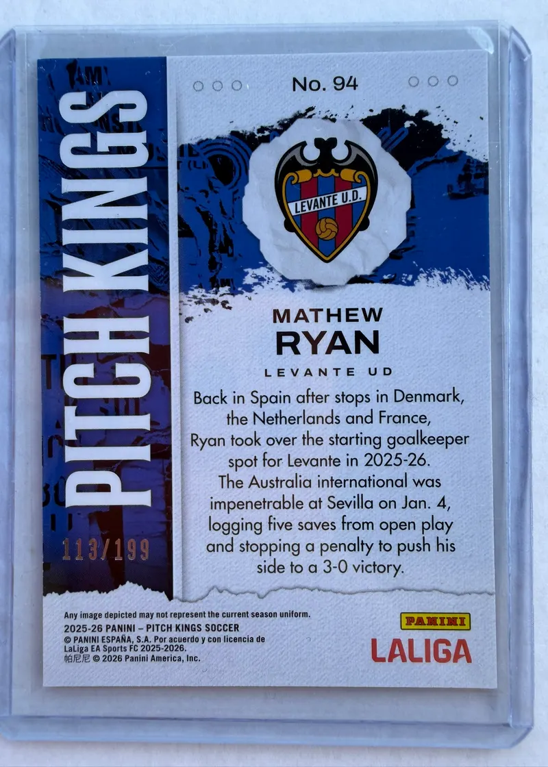 Mathew Ryan, Panini Pitch Kings 2025/26 Ruby, karta 94 — rewers z herbem Levante, numeracją 113/199 i opisem zawodnika
