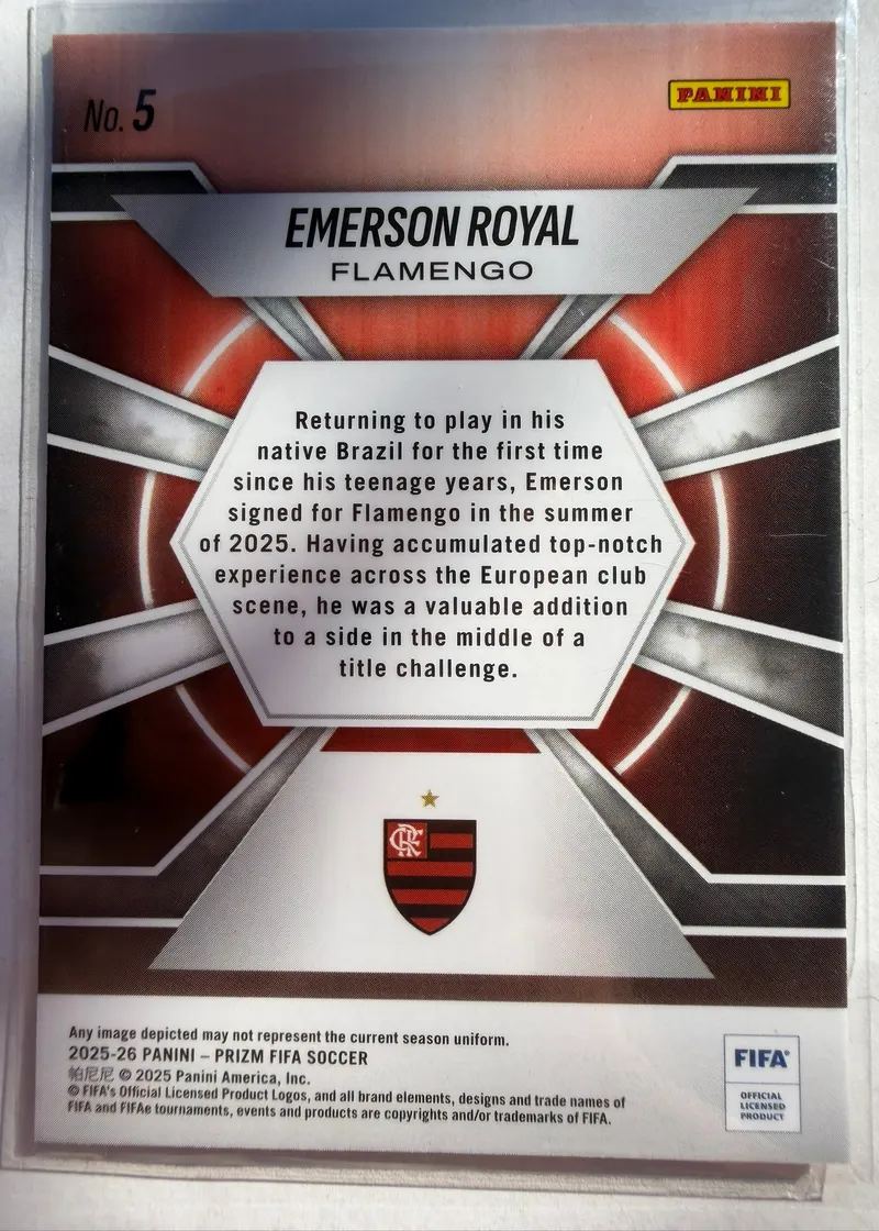 Emerson Royal, Panini Prizm FIFA 2025/26 Center Stage, karta 5 — rewers z herbem Flamengo i opisem powrotu do Brazylii