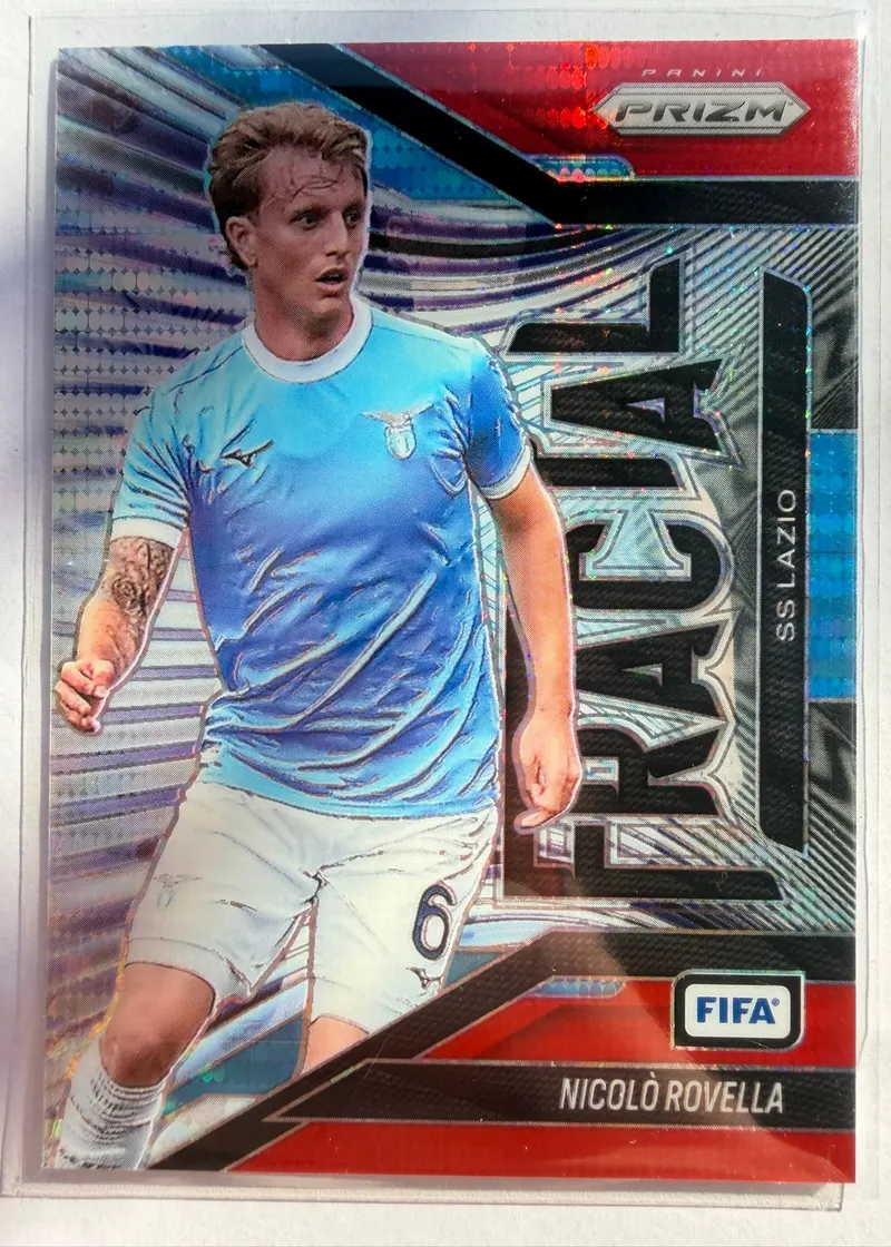 Nicolò Rovella, Panini Prizm FIFA 2025/26 Fractal, karta 9 — awers z chromowanym napisem FRACTAL i zawodnikiem w błękitnym stroju Lazio