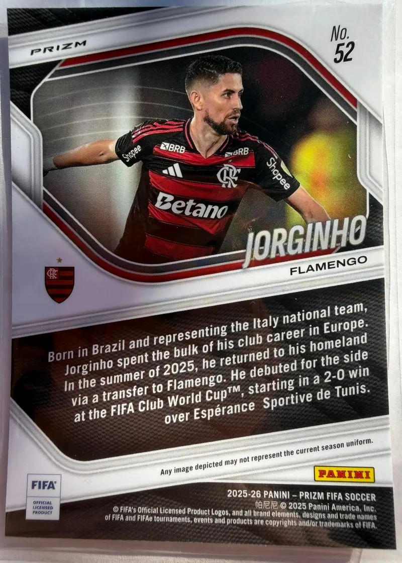 Jorginho, Panini Prizm FIFA 2025/26, karta 52 — rewers z herbem Flamengo i opisem powrotu do Brazylii