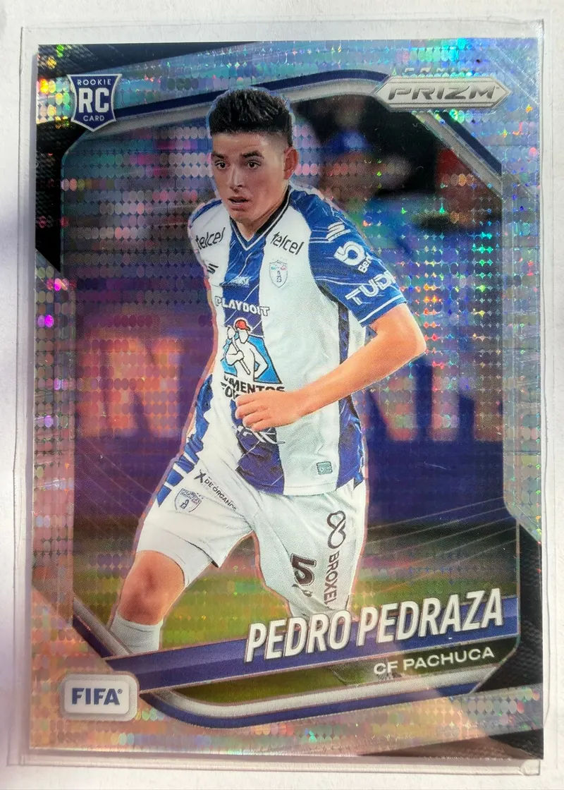 Pedro Pedraza, Panini Prizm FIFA 2025/26 Pulsar Prizm, karta 155 — awers z oznaczeniem RC, cętkowanym refraktorem i zawodnikiem w barwach CF Pachuca
