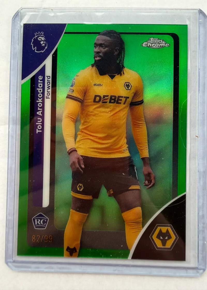 Tolu Arokodare, Topps Chrome Premier League 2025/26 Green Refractor 82/99, karta 191 — zielony chromowany awers z oznaczeniem RC i numeracją w barwach Wolverhampton