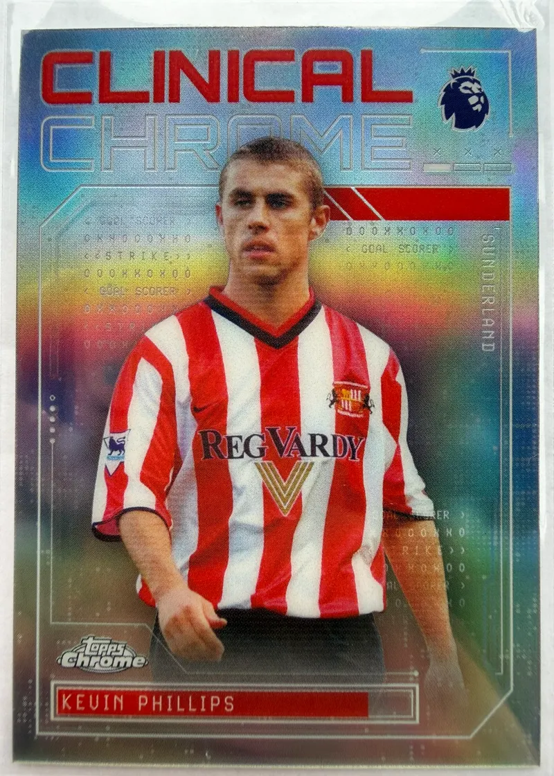Kevin Phillips, Topps Chrome Premier League 2025/26 Clinical Chrome CC-9 — chromowany awers w archiwalnym pasiastym stroju Sunderlandu