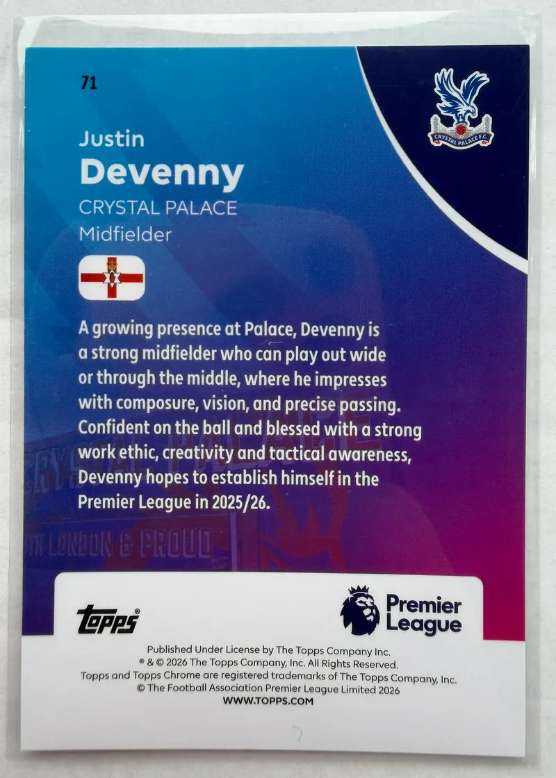 Justin Devenny, Topps Chrome Premier League 2025/26, karta 71 — rewers z herbem Crystal Palace, flagą Irlandii Północnej i opisem zawodnika