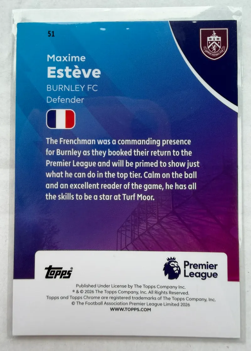 Maxime Estève, Topps Chrome Premier League 2025/26, karta 51 — rewers z herbem Burnley, flagą Francji i opisem zawodnika