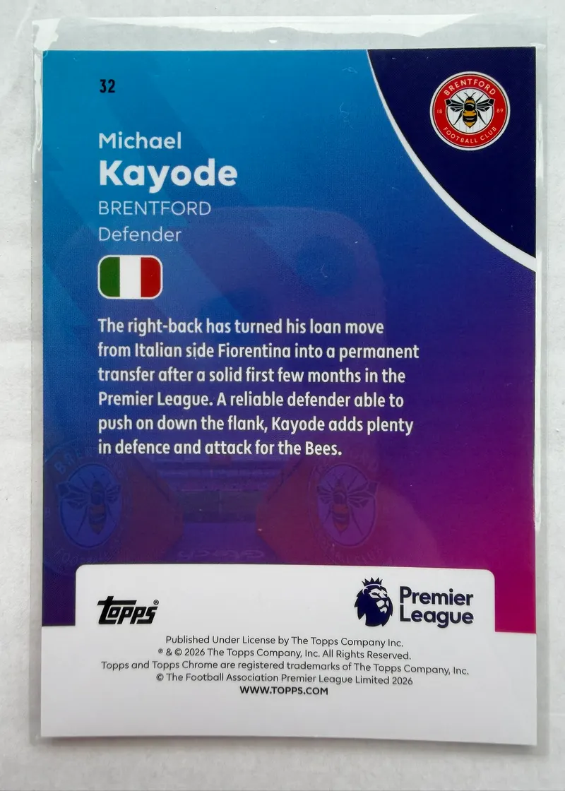 Michael Kayode, Topps Chrome Premier League 2025/26, karta 32 — rewers z herbem Brentford, flagą Włoch i opisem zawodnika