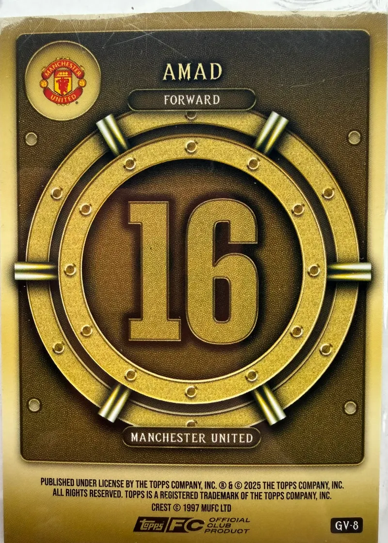 Amad, Topps Collector Tin Manchester United 2025/26 — rewers karty GV-8 z numerem 16 w kole skarbca