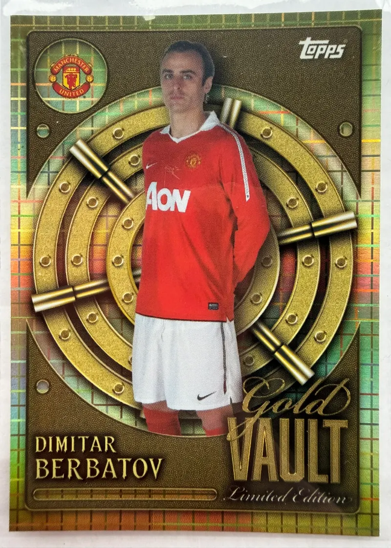 Dimitar Berbatov, Topps Collector Tin Manchester United 2025/26, insert Gold Vault — awers ze złotą folią i zawodnikiem w koszulce z czasów sponsora AON