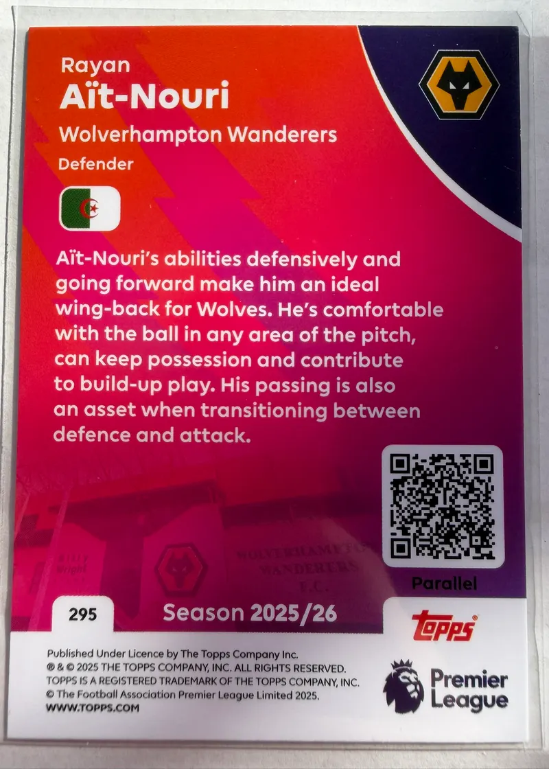 Rayan Aït-Nouri, Topps Premier League Debut Edition 2025/26 nr 295 Blue Parallel — rewers z opisem gry wahadłowego i flagą Algierii