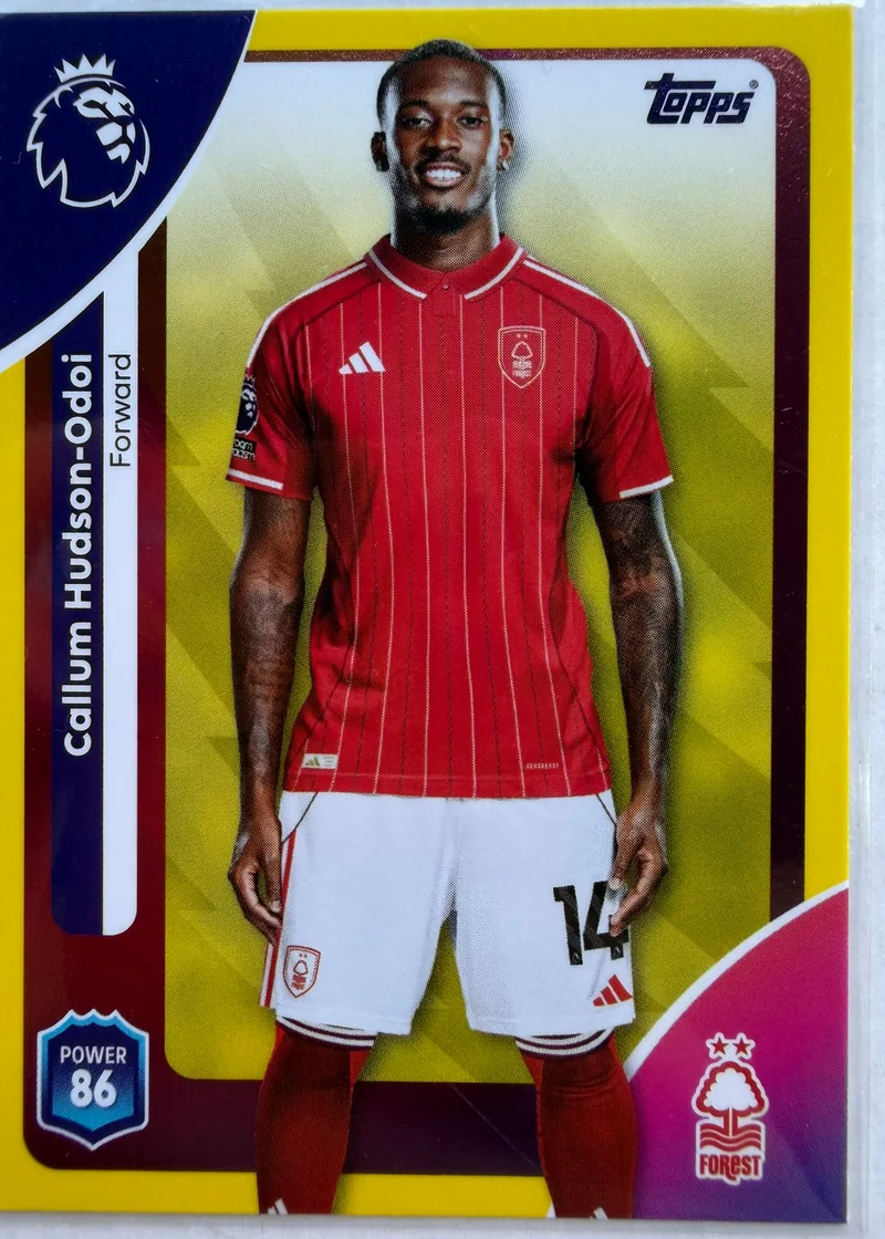 Callum Hudson-Odoi, Topps Premier League Debut Edition 2025/26 nr 246 Yellow Parallel — żółty awers w barwach Nottingham Forest