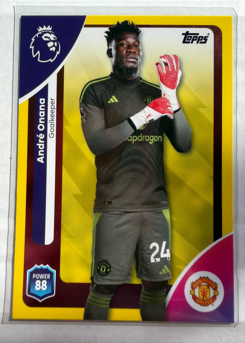 André Onana, Topps Premier League Debut Edition 2025/26 nr 200 Yellow Parallel — żółty awers z bramkarzem Manchesteru United w rękawicach