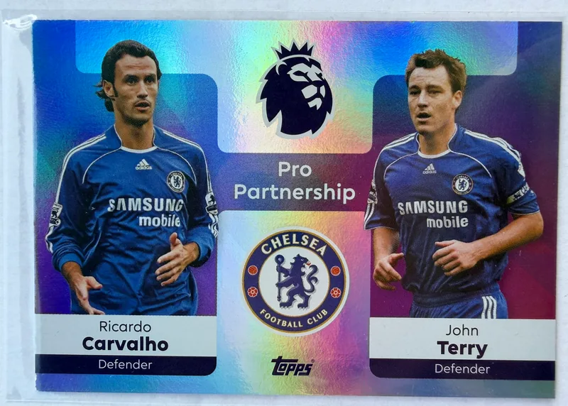 Ricardo Carvalho i John Terry, Topps Premier League Debut Edition 2025/26 Pro Partnership nr 366 — poziomy foliowy awers Chelsea