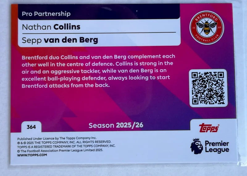 Nathan Collins i Sepp van den Berg, Topps Premier League Debut Edition 2025/26 Pro Partnership nr 364 — poziomy rewers