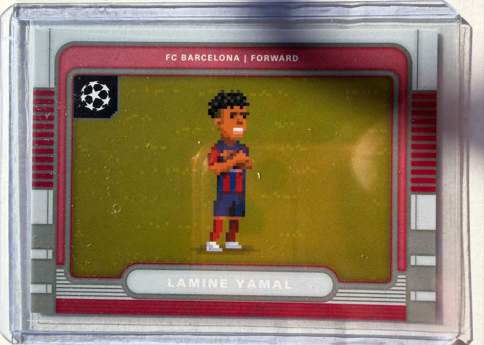 Lamine Yamal, Topps UEFA Club Competitions 2025/26 8-Bit Shots, karta 8B-17 — pozioma karta z pikselową grafiką piłkarza w barwach FC Barcelony