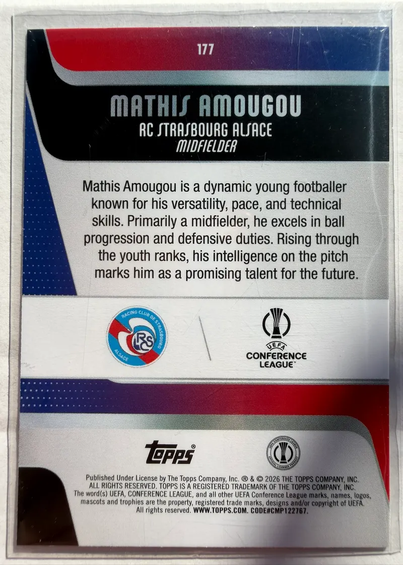 Mathis Amougou, Topps UEFA Club Competitions 2025/26, karta 177 — rewers z herbem RC Strasbourg, logo Ligi Konferencji i opisem zawodnika