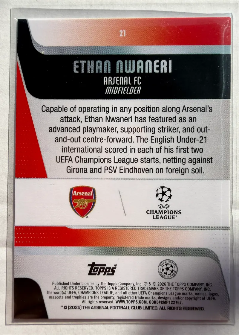 Ethan Nwaneri, Topps UEFA Club Competitions 2025/26 Future Stars, karta 21 — rewers z herbem Arsenalu, logo Ligi Mistrzów i opisem zawodnika