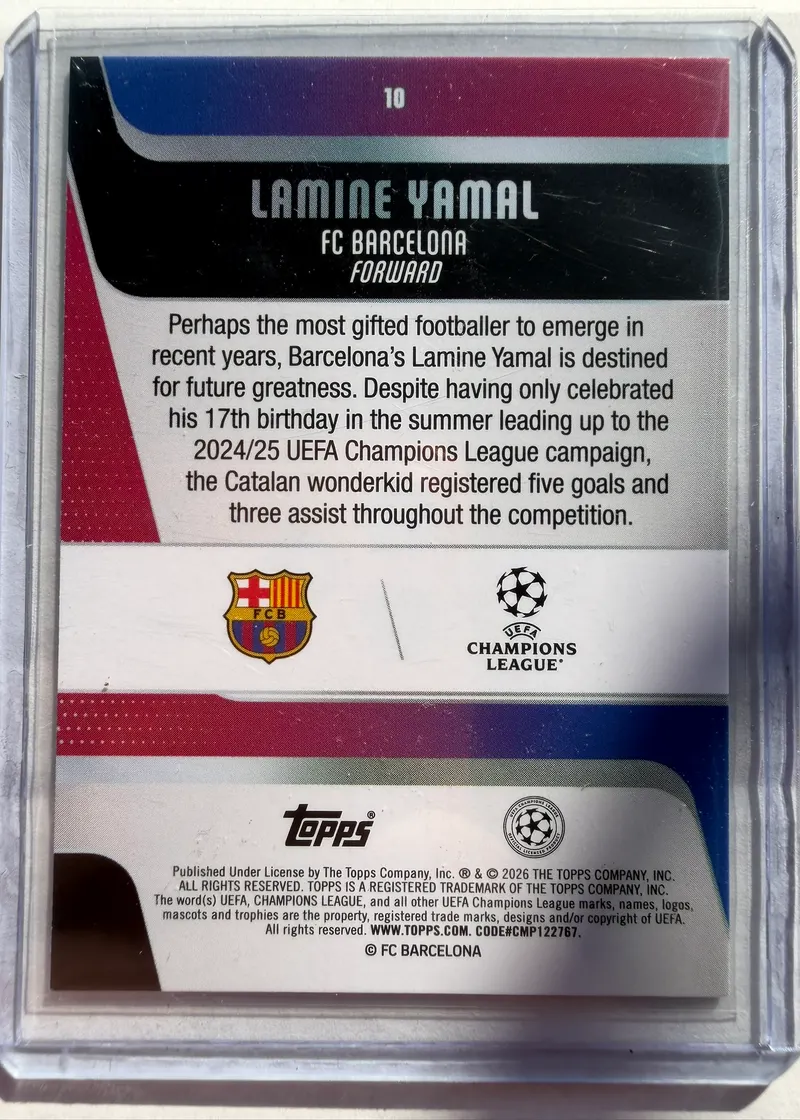 Lamine Yamal, Topps UEFA Club Competitions 2025/26, karta 10 — rewers z herbem FC Barcelony, logo Ligi Mistrzów i opisem zawodnika