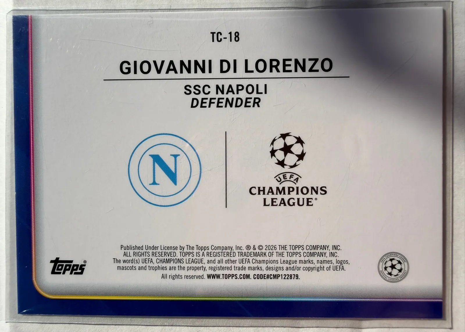 Giovanni Di Lorenzo, Topps UEFA Club Competitions 2025/26 Trophy Chasers, karta TC-18 — rewers z herbem Napoli i logo Ligi Mistrzów