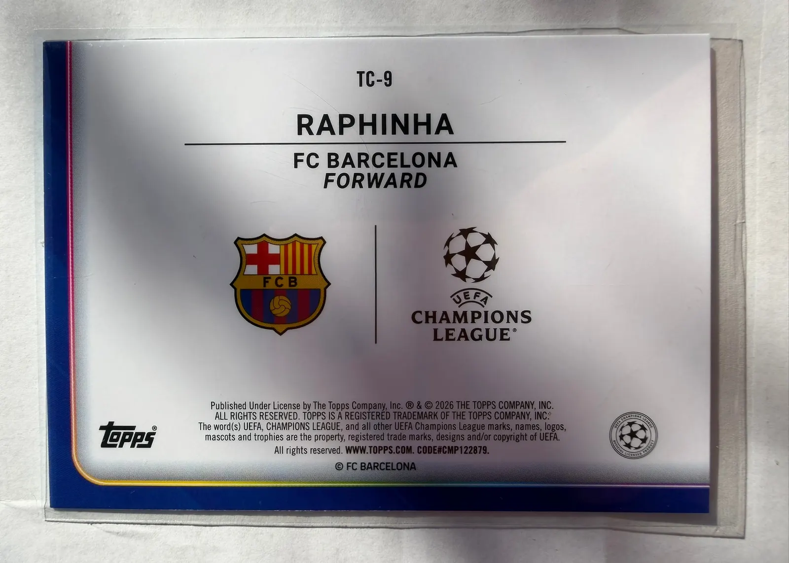 Raphinha, Topps UEFA Club Competitions 2025/26, karta TC-9 — rewers z herbem FC Barcelony i logo Ligi Mistrzów