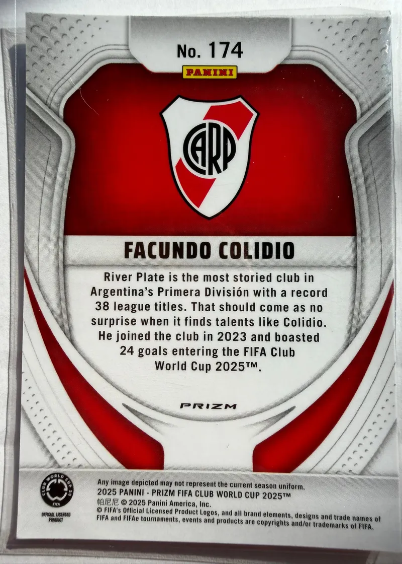 Facundo Colidio, Panini Prizm FIFA Club World Cup 2025 — rewers karty 174 z herbem River Plate