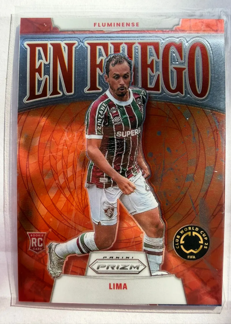 Lima, Panini Prizm FIFA Club World Cup 2025, insert En Fuego — awers z pomarańczowym, płomiennym tłem i zawodnikiem Fluminense