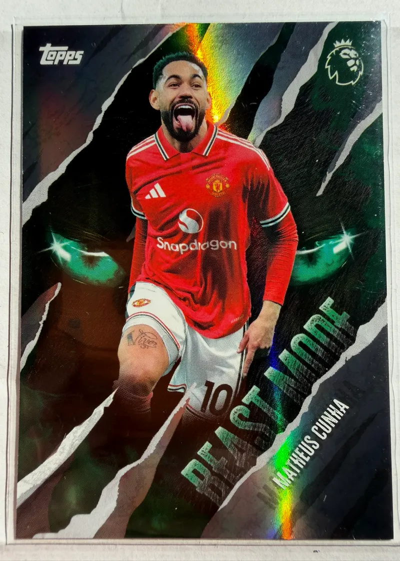 Matheus Cunha, Topps Premier League 2026/27 Beast Mode BM 18 — zielony foliowy awers w barwach Manchesteru United