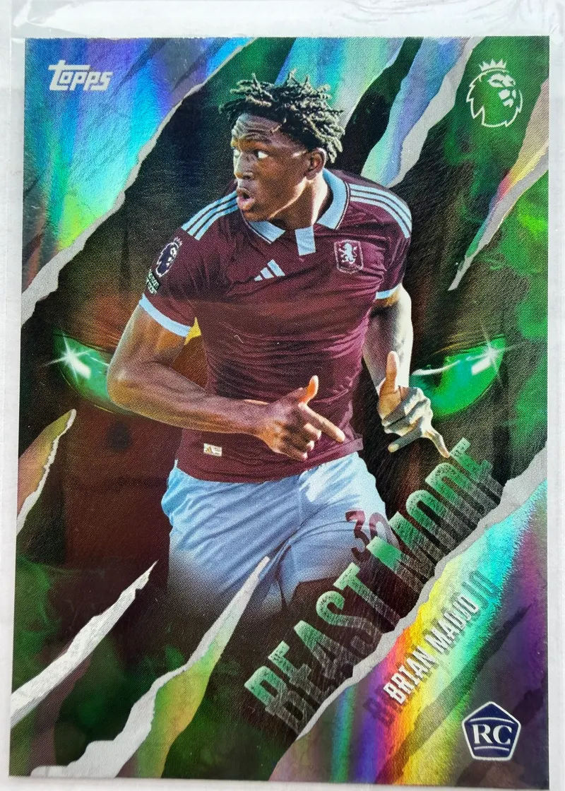 Brian Madjo, Topps Premier League 2026/27, insert Beast Mode — awers z napastnikiem Aston Villi w bordowym stroju, z plakietką RC, na tle rozdartej zielonej skóry