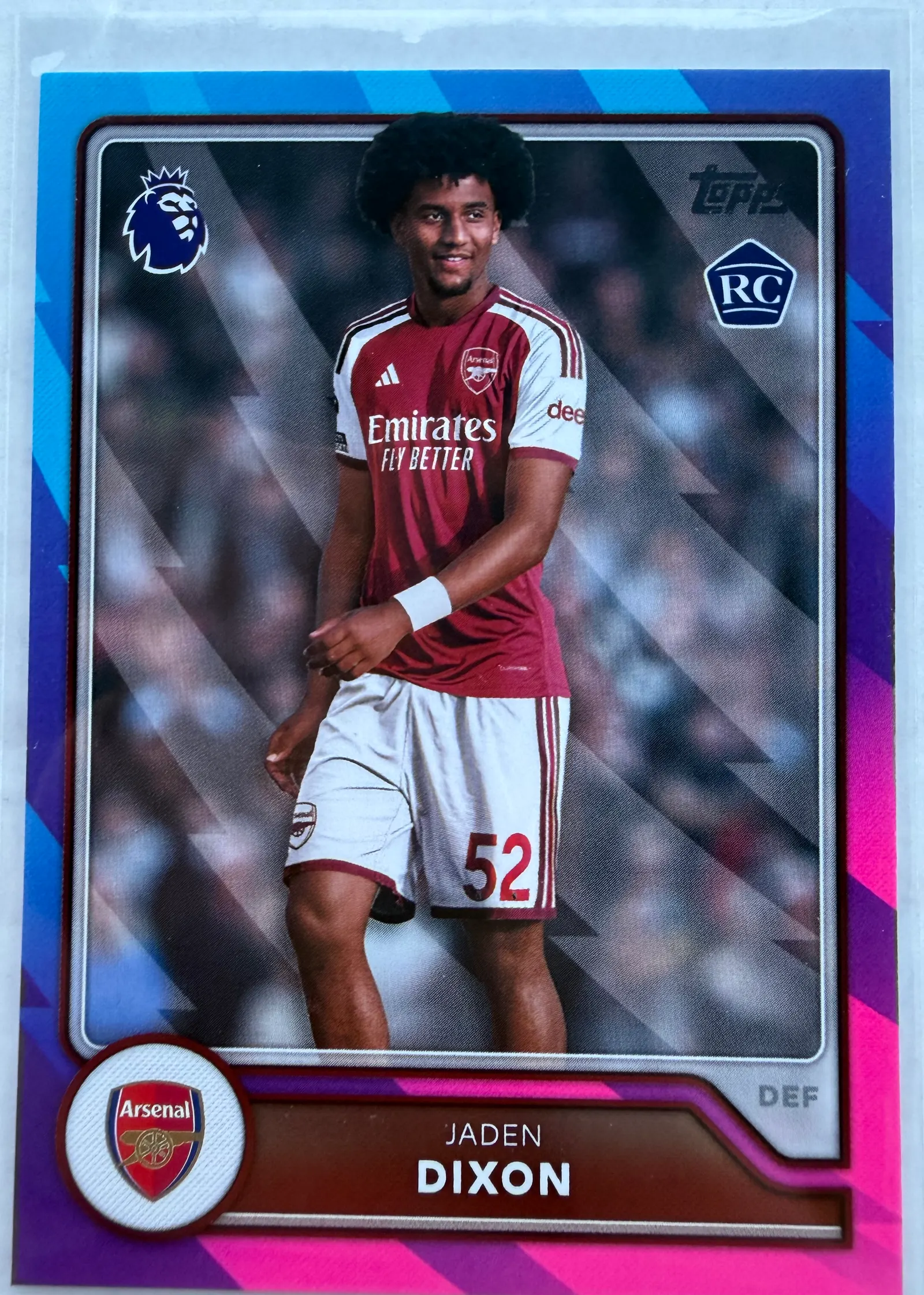Jaden Dixon, Topps Premier League 2026/27 nr 23 PL Parallel — awers w barwach Arsenalu z oznaczeniem RC