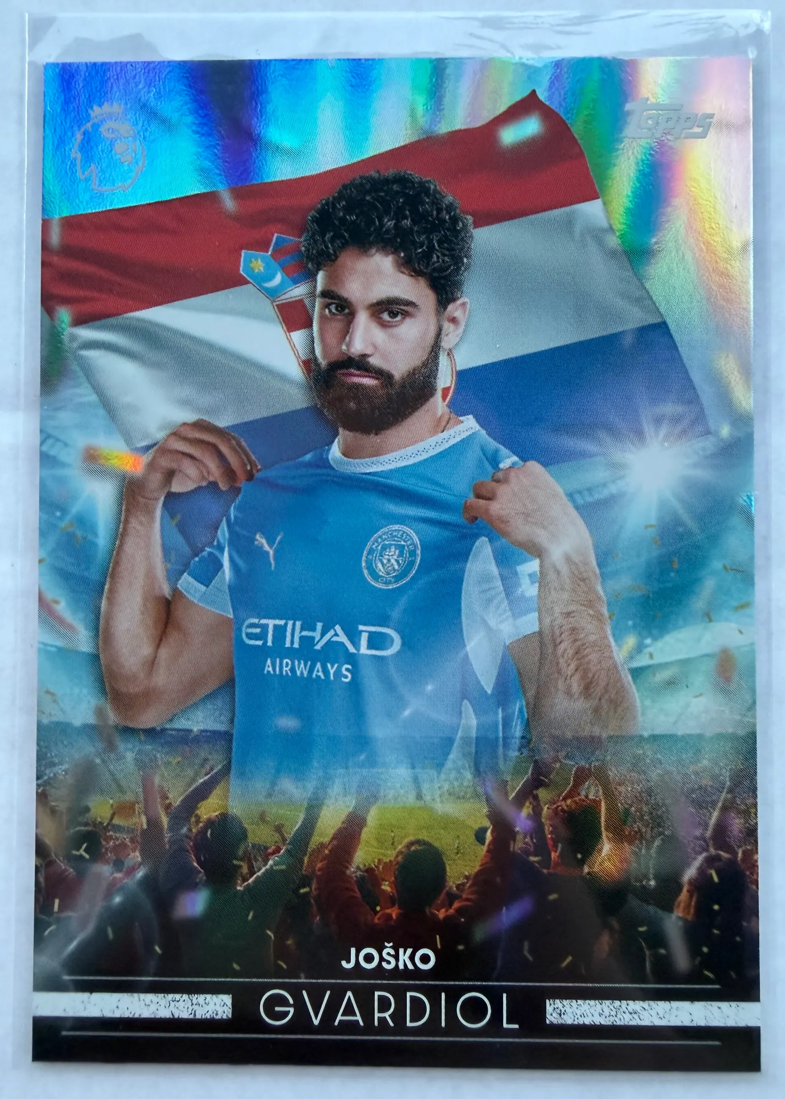Joško Gvardiol, Topps Premier League 2026/27 Flying the Flag FF 17 — awers z flagą Chorwacji i w barwach Manchesteru City