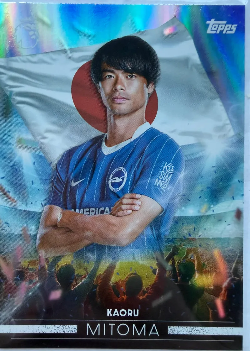Kaoru Mitoma, Topps Premier League 2026/27 Flying the Flag FF 8 — foliowy awers z flagą Japonii i strojem Brighton