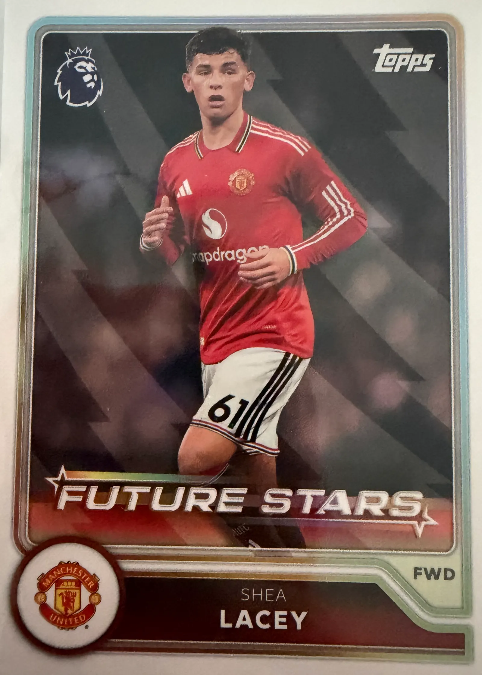 Shea Lacey, Topps Premier League 2026/27 Future Stars nr 18 — awers w barwach Manchesteru United