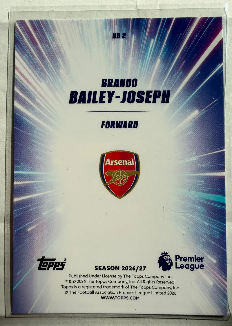 Brando Bailey-Joseph, Topps Premier League 2026/27 — rewers karty NB 2 z herbem Arsenalu