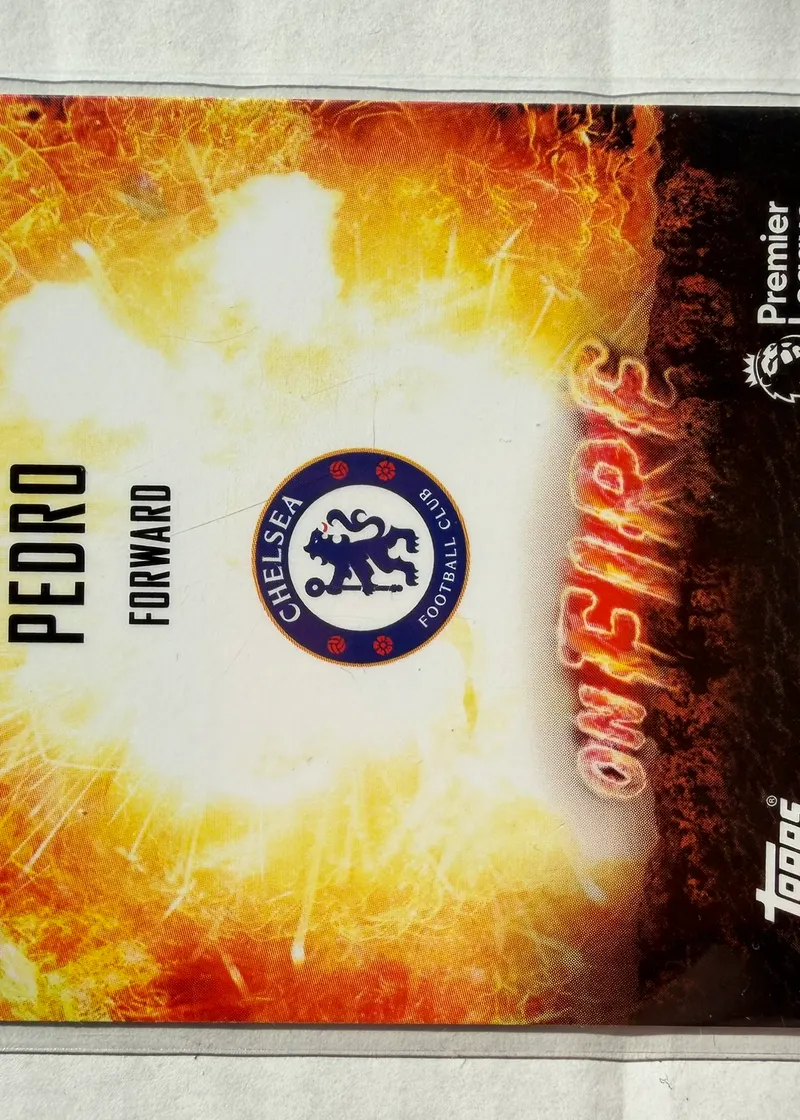 João Pedro, Topps Premier League 2026/27 OF 9 — rewers z herbem Chelsea i oznaczeniem OF 9