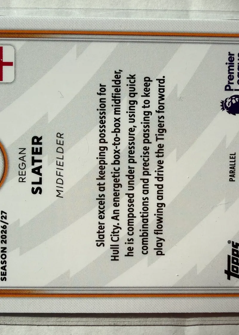 Regan Slater, Topps Premier League 2026/27 nr 294 — rewers z opisem zawodnika i oznaczeniem PARALLEL