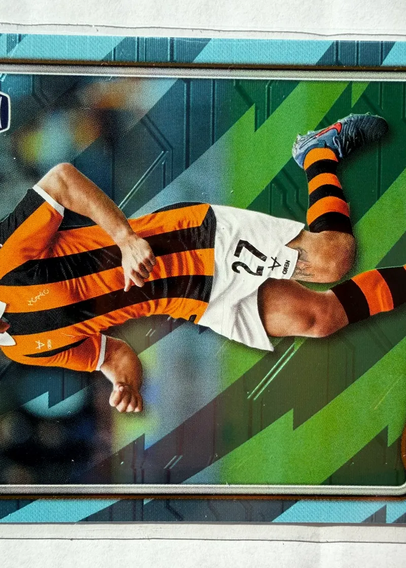 Regan Slater, Topps Premier League 2026/27 nr 294 Blue Voltage — awers w barwach Hull City z oznaczeniem RC, na jasnobłękitnej ramce