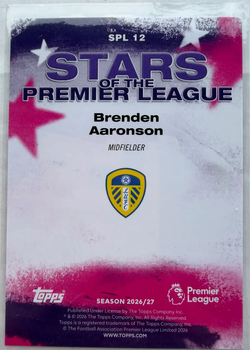 Brenden Aaronson, Topps Premier League 2026/27 — rewers karty SPL 12 z nagłówkiem podserii, gwiazdami i herbem Leeds United